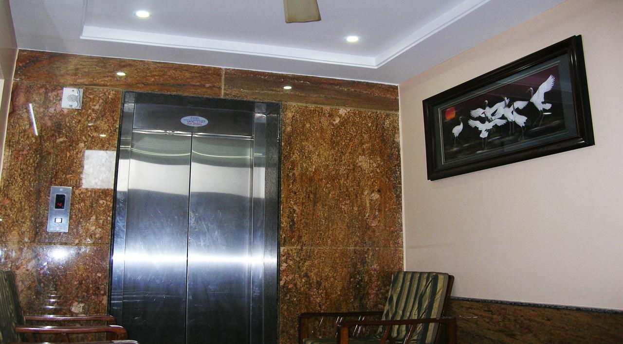 Отель Athidhi Residency Тирупати Экстерьер фото