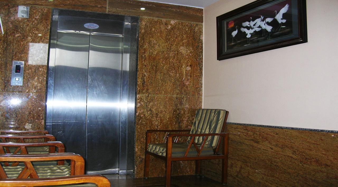 Отель Athidhi Residency Тирупати Экстерьер фото