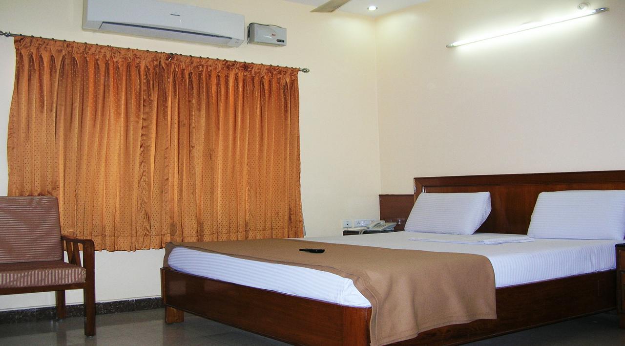 Отель Athidhi Residency Тирупати Экстерьер фото