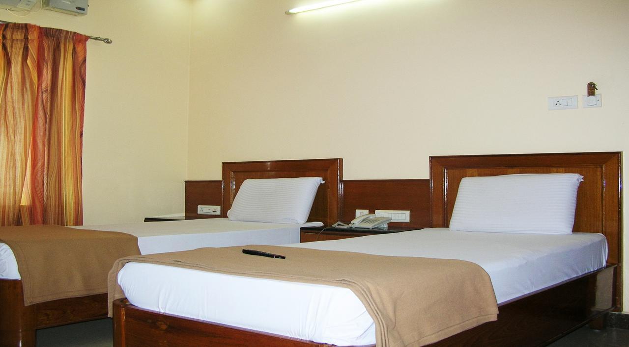 Отель Athidhi Residency Тирупати Экстерьер фото