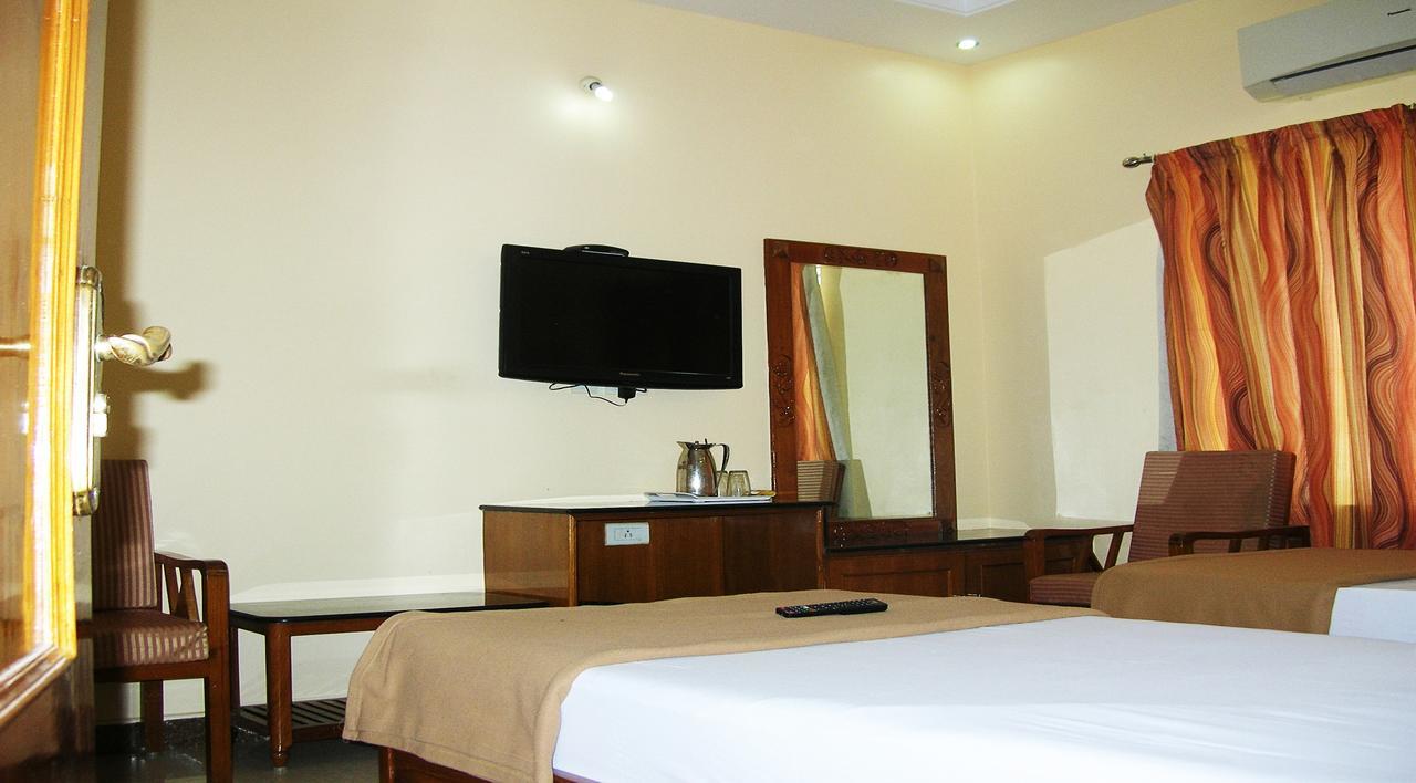 Отель Athidhi Residency Тирупати Экстерьер фото