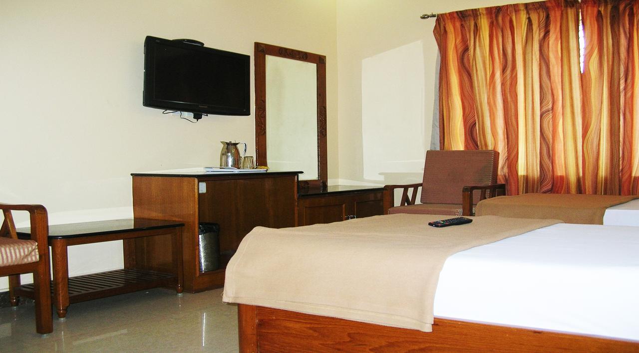 Отель Athidhi Residency Тирупати Экстерьер фото